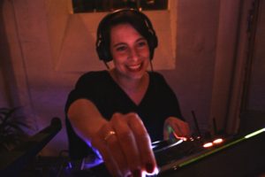 13579854_887120448083853_1701740920_o